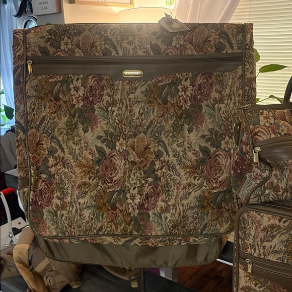 3 piece vintage Jaguar luggage set - Picture 3 of 15